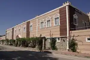 Aqua Boss Hotel, Эджеабат
