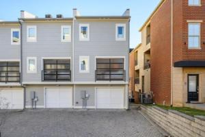 New Listing! Ultra-posh West End Townhome 4 Bedroom Townhouse, Нэшвилл