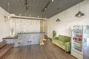 Seven a Hotel, Далат