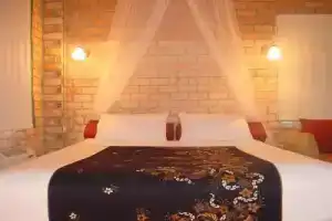 Seapines Villa Liberg, Най Янг