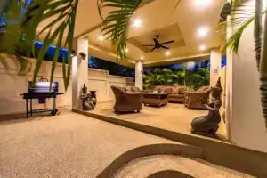 5 Bedroom Pool Villa Close to Hua Hin Centre HZ5, Хуахин