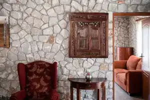 Alkistis Sweet Homes, Ставрос