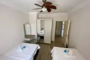 Diplomat Suites, Ичмелер