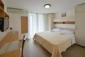 Apartmani Ljubo Rafailovic 2, Бечичи