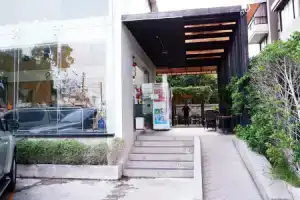 Izen Budget Hotel & Residence, Районг