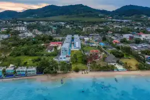 The Beachfront Hotel Phuket, Раваи