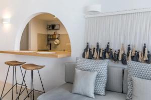 3 Caves by Caldera Houses, Ия