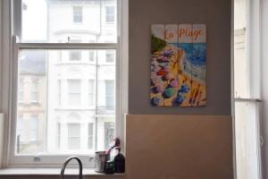 Spacious and Stylish 1 Bedroom Flat in Heart of Hove, Брайтон