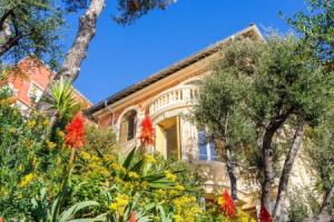 Villa la Pescade by Riviera Holiday Homes VI4257, Ницца