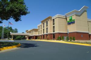 Отель «Holiday Inn Express & Suites Midlothian Turnpike, an IHG», Ричмонд