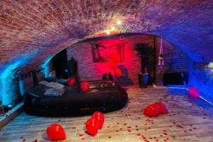 loveroom21, Валансьен