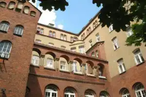 Three Little Pigs Hostel - Your Berlin Castle, Берлин