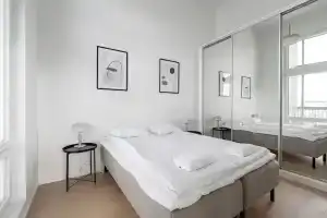 3BR Modern Loft Penthouse with Sauna & Parking, Тампере