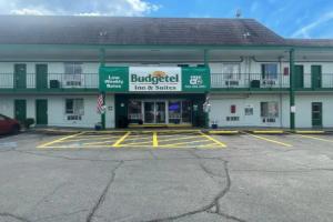 Апарт-отель «Budgetel Inn and Suites -», Луисвилл