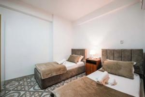 KURTI Hotel, Голем