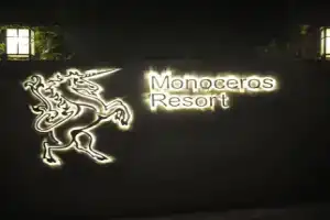 Monoceros Resort, Мае Рим