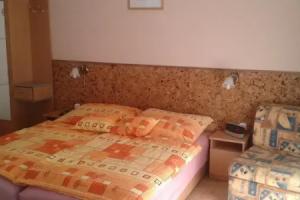 Janza Apartmanház, Бюк