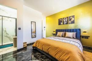 1 BR Penthouse for Couples & Families, Пемброк