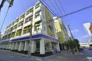 Отель «Kariyushi Lch. Izumizaki Kencho Mae», Наха