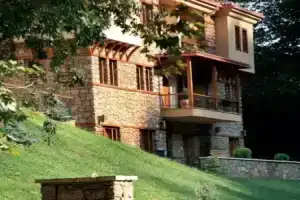 Roes Suites, Лутраки
