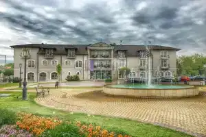 Xavin Wellness Hotel & Restaurant, Харкань