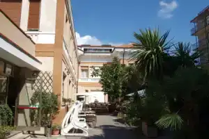 Hotel «Delle Rose», Сан-Бартоломео-аль-Маре