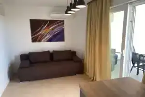 Sunset Apartments, Новаля