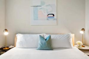 Arlington Inspired 2BD 2BA Deluxe Apartment, Арлингтон