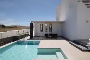 La Ponta Villas & Suites, Акротири
