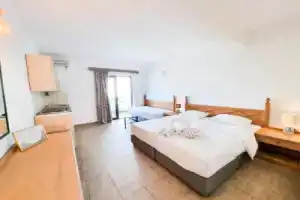 Penélope Hotel, Лалисос