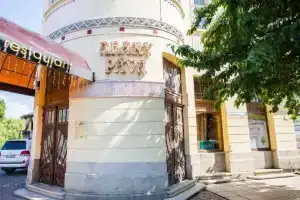 Отель «Золотой Павлин», Берегово