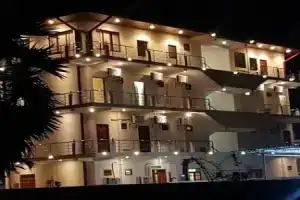 Luxury Everest Hotel, Тринкомали