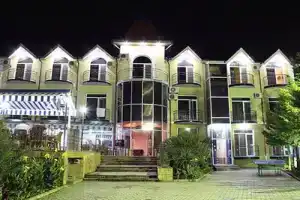 Delta Hotel, Уреки