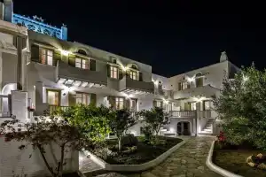 Cavos Studios & Appartements, Агиос-Состис