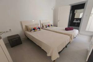 Twin Room with Laundry in Pembroke, Пемброк