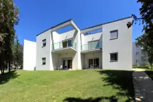 Crvena Luka Resort, Биоград
