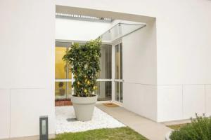 Lakefront Contemporary, Грианте