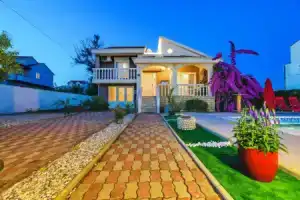 Holiday Home Sokolar, Привлака