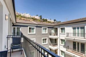 Stylish & Spacious 2BR/2BATH - Fast WIFI - #1 Location - Free Parking! (FV7), Сан-Диего
