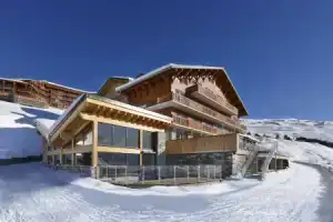 Ours Blanc Hotel & Spa, Ле Менюир