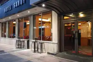 Savoy Hotel, Пирей