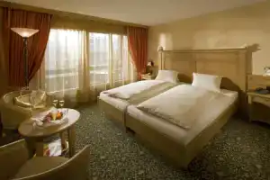 Salzano Hotel - Spa - Restaurant, Интерлакен