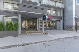 Апарт-отель «Comfort Suites Downtown», Монреаль