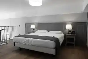 Hotel «De Ville», Генуя