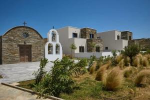 Emerald Tinos, Агиос-Состис