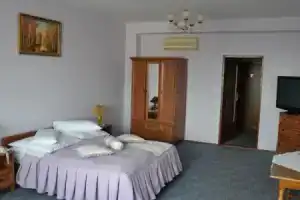 Kruiz Motel, Ужгород