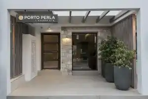 Porto Perla, Кос