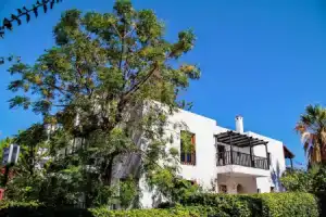 Lyda Hotel, Гувес