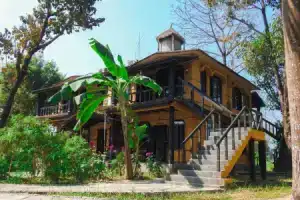 Sapana Village Lodge, Саураха