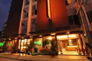 Hemingway's Hotel, Патонг